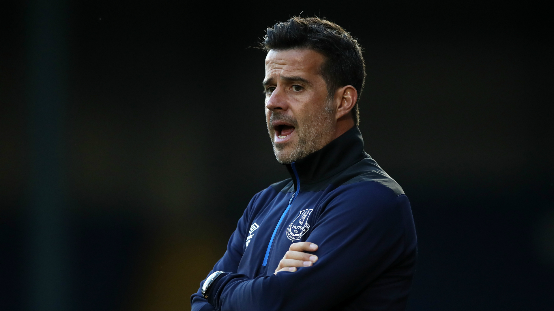 现出浓厚兴 现出浓厚兴